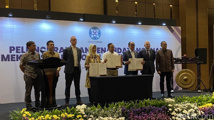 Dewan Pers bersama Komnas Perempuan dan LPSK menandatangani SKB untuk Keselamatan Pers. (Devi/detikcom)