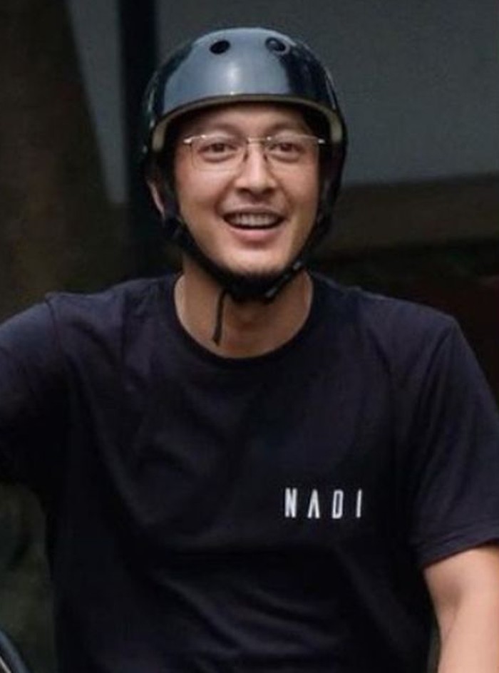 Dimas Anggara Kompak Kulineran Bareng Istri, Nadine Chandrawinata Dimas Anggara Kompak Kulineran Bareng Istri, Nadine Chandrawinata