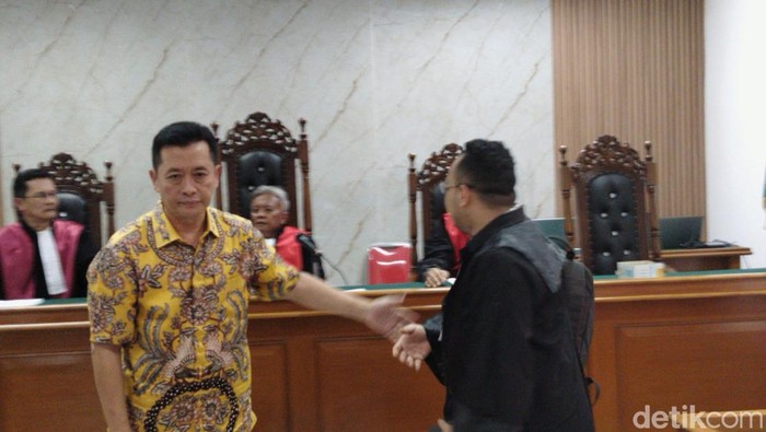 Mantan Sekda Kota Bandung Ema Sumarna divonis hukuman 5,5 tahun penjara di kasus proyek Dishub Bandung.