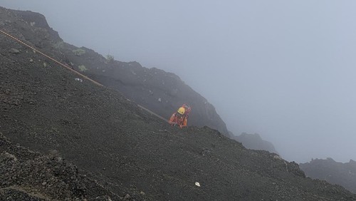 Evakuasi Turis Brasil Jatuh di Gunung Rinjani