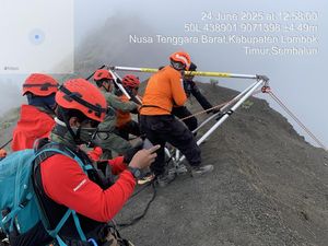 Permintaan Maaf Anggota Tim SAR Tak Bisa Selamatkan Juliana di Gunung Rinjani