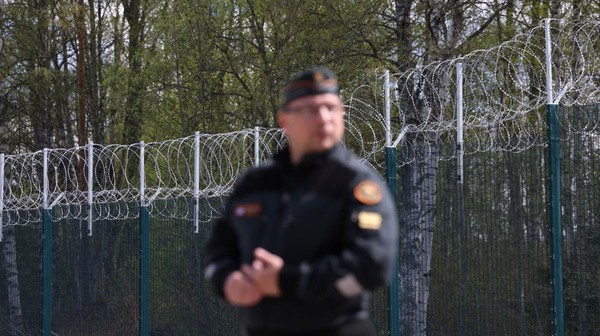 Tangkal Ancaman, Finlandia Pasang Pagar Baja di Perbatasan Rusia