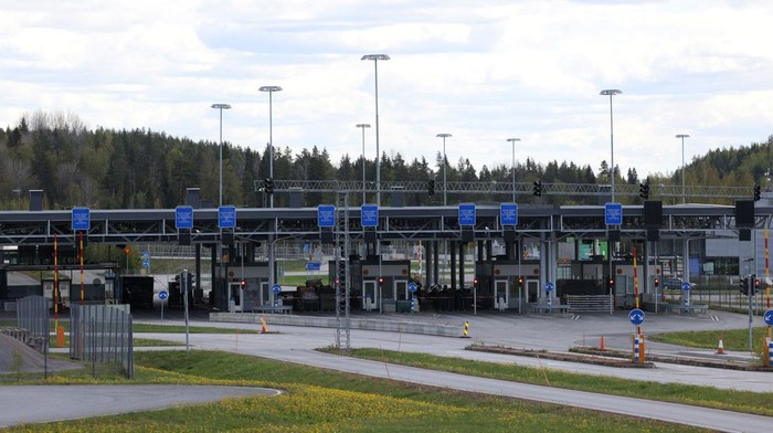 Hadapi Ancaman Rusia, Finlandia Pasang Pagar Baja di Perbatasan Rusia Finlandia membangun pagar perbatasan baru dengan Rusia di Nuijamaa. Langkah ini diambil sebagai respons atas meningkatnya ketegangan dan ancaman keamanan.