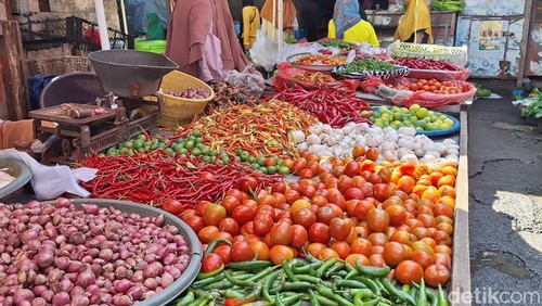 Harga cabai di Mataram naik signifikan dalam beberapa hari terakhir, Selasa (24/6/2025).