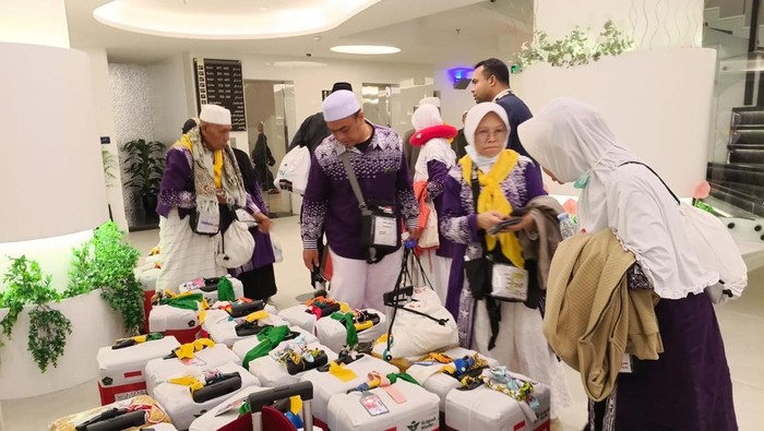 Jemaah haji kloter 42 dan 44 asal Banyuwangi saat tertahan di Bandara Jeddah.