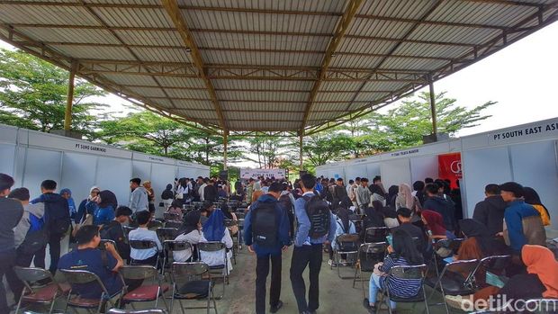 Situasi Job Fair di Dome Kecamatan Rancaekek, Kabupaten Bandung, Selasa (24/6/2025).