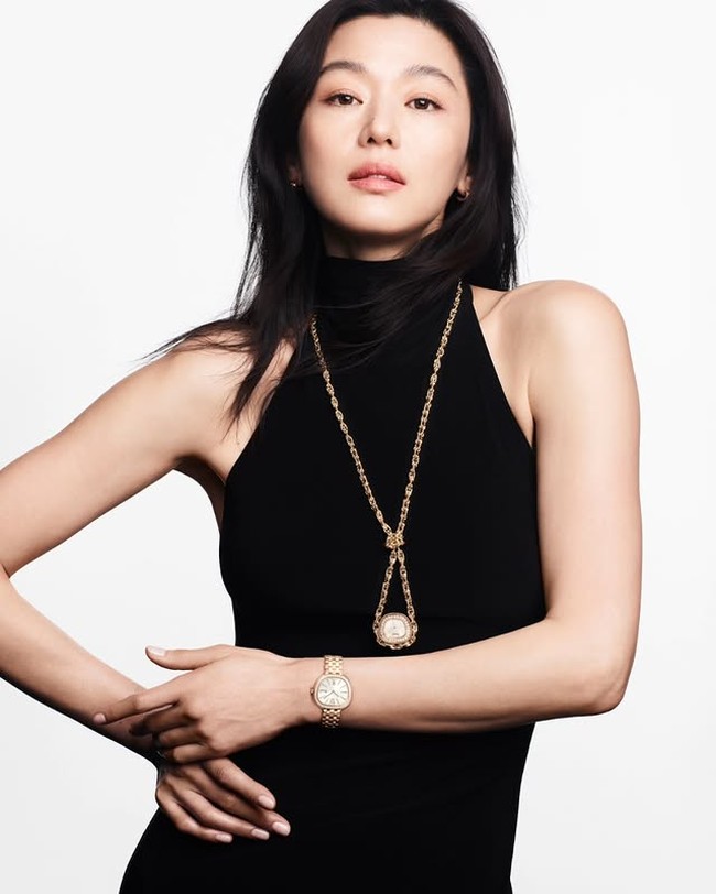 Aktris Korea Selatan Jun Ji Hyun (Gianna Jun) dalam foto untuk kampanye brand Piaget, diunggah ke Instagram resmi manajemen IEUM HASHTAG.