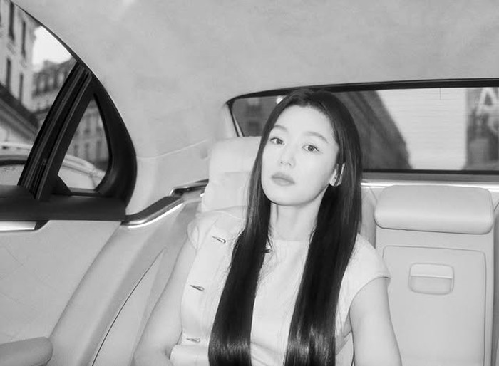 Aktris Korea Selatan Jun Ji Hyun (Gianna Jun) difoto saat menghadiri acara Louis Vuitton, diunggah ke Instagram resmi manajemen IEUM HASHTAG.