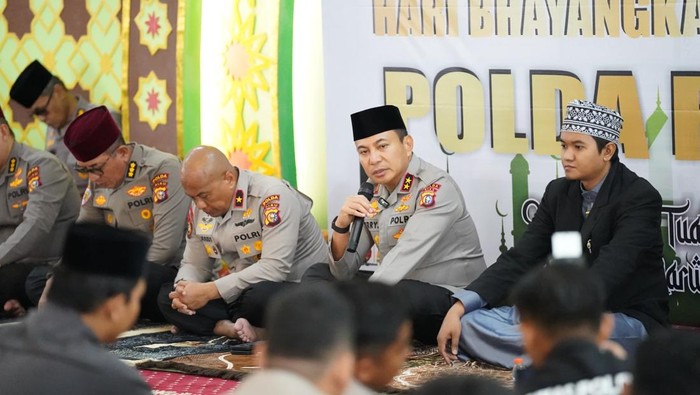 Kapolda Riau di Acara Doa Bersama di Masjid Polda Riau