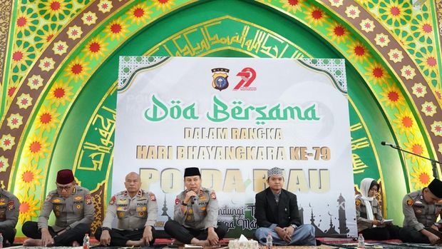 Kapolda Riau di Acara Doa Bersama di Masjid Polda Riau