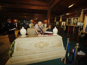 Rangkaian Hari Bhayangkara Ke-79, Kapolri Ziarah ke Makam Presiden Ke-2 RI Soeharto