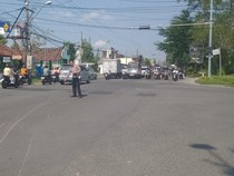 Brakk! Ambulans Tabrak Pemotor di Tirtonirmolo Bantul