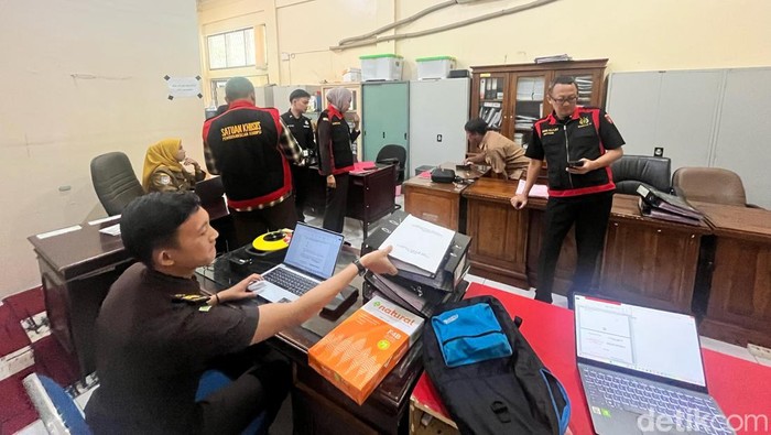 Kejati Bengkulu menggeledah kantor Sekretariat DPRD Provinsi