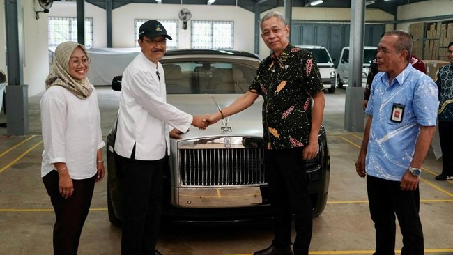 Kabar Gembira Rolls-Royce Kemensos Itu Akhirnya Laku Rp 2,5 Miliar