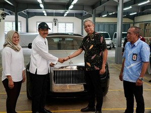 Kemensos Pakai Hasil Lelang Rolls-Royce buat Bantu Keluarga Membutuhkan