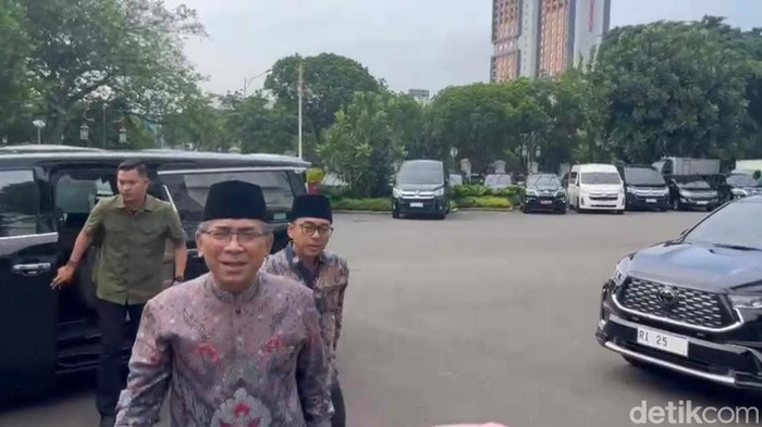 Ketua Umum PBNU KH Yahya Cholil Staquf (Gus Yahya) menyambangi Istana Kepresidenan, Selasa (24/6/2025)