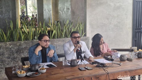 Tim pengacara korban penembakan WN Australia Dalimunthe & Tampubolon Lawyers saat konferensi pers, Selasa (24/6/2025).