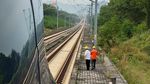 Duh! Musim Liburan Makin Sering Layang-layang Ganggu Kereta Cepat