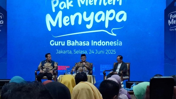 Mendikdasmen Abdul Muti saat menyapa para guru bahasa Indonesia.