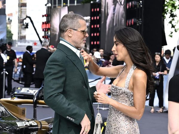 Foto: Momen Langka Brad Pitt dan Ines de Ramon Mesra di Karpet Merah F1