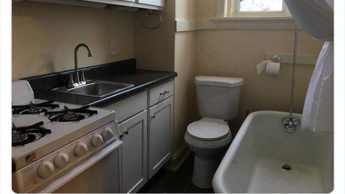 Niatnya Kreatif, Tapi Interior Rumah Ini Jadi Bikin Ngakak Dari kamar mandi transparan hingga tangga tanpa fungsi, desain interior rumah ini bikin geleng-geleng kepala. Kreatif sih, tapi lucunya kebangetan!
