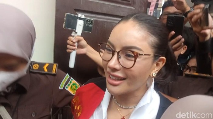 Nikita Mirzani saat ditemui di PN Jakarta Selatan, Selasa (24/6/2025).