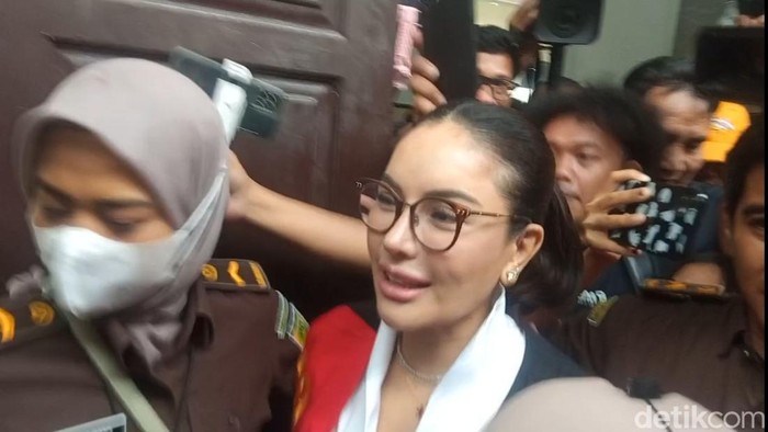 Nikita Mirzani saat ditemui di PN Jakarta Selatan, Selasa (24/6/2025).