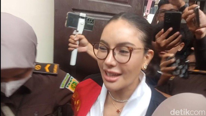 Nikita Mirzani saat ditemui di PN Jakarta Selatan, Selasa (24/6/2025).