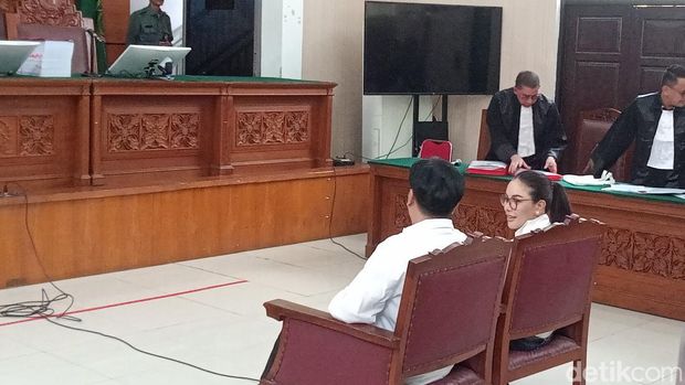 Nikita Mirzani saat ditemui di Pengadilan Negeri Jakarta Selatan, Selasa (24/6/2025) menjalani sidang perdana melawan dokter Reza Gladys.