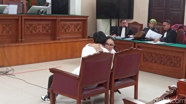 Nikita Mirzani saat ditemui di Pengadilan Negeri Jakarta Selatan, Selasa (24/6/2025) menjalani sidang perdana melawan dokter Reza Gladys.