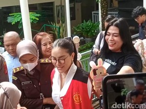 Nikita Mirzani Sebut Dakwaan JPU Halusinasi, Siap Bantah di Eksepsi