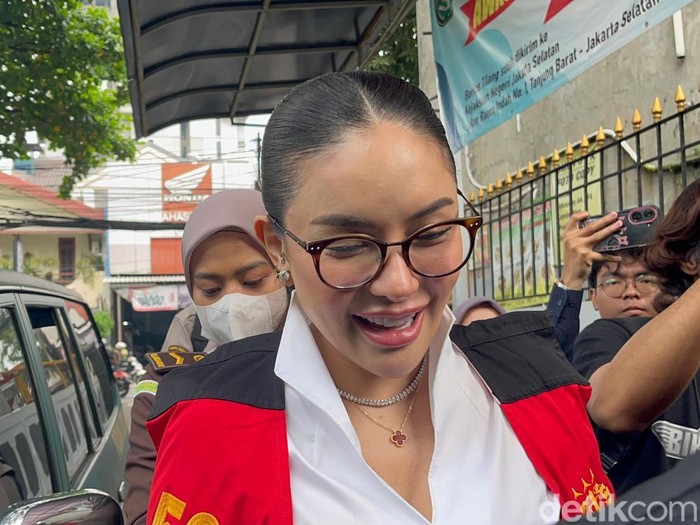 Nikita Mirzani (Rumondang Naibaho/detikcom) Nikita Mirzani (Rumondang Naibaho/detikcom)