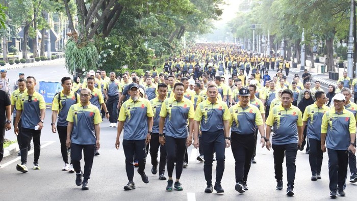 Kemeriahan olahraga bersama dalam rangka Hari Bhayangkara Ke-79 di Mapolda Jawa Tengah, Semarang, Selasa (24/6/2025).
