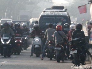 Hii.. Galaknya Pengemudi Lawan Arus di Jalan Bandung-Garut