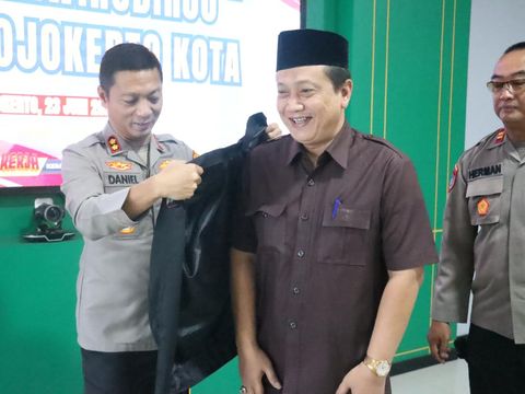 Pengukuhan Satgas Sentot Prawirodirjdo di Polres Mojokerto Kota.