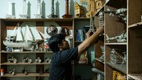 Angka ini 39,3% dari target nasional tahun 2025. Total jumlah debitur yang menerima pembiayaan mencapai 2.076.238 orang atau setara dengan 58,9% dari target penerima KUR 2025.  
