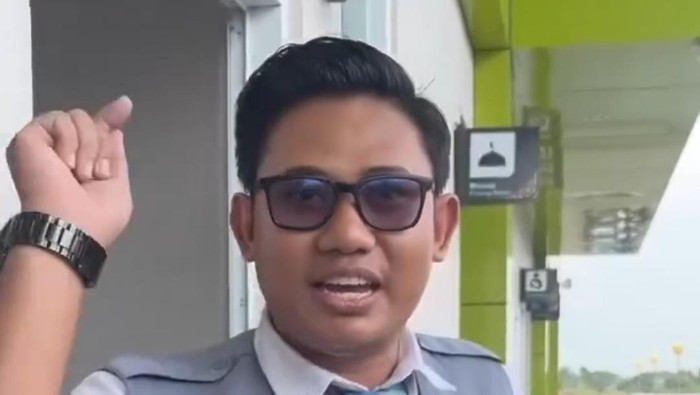 Petugas kereta api di Stasiun Mandai Maros terlibat cekcok dengan penumpang.