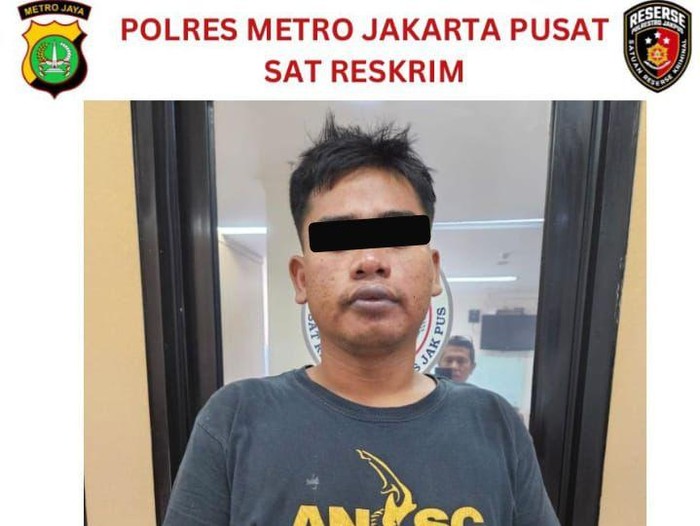 Polisi menangkap pria MM (32) yang menjambret pelajar di halte bus Lapangan Banteng, Jakpus. Empat hari setelahnya, pelaku menjambret HP di lokasi yang sama. (dok Istimewa)