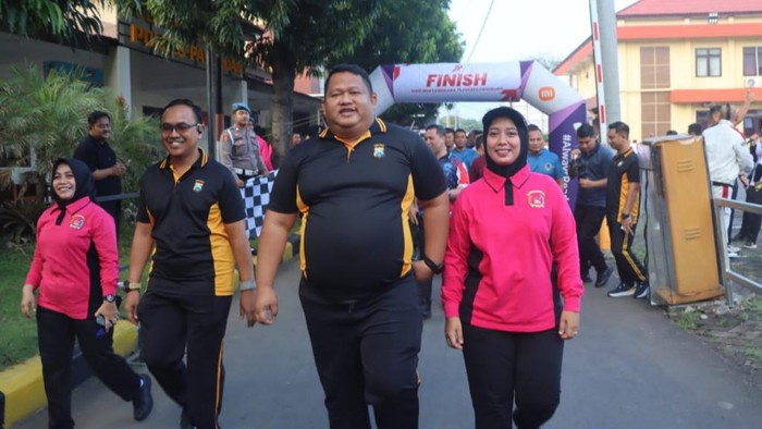Polres Pasuruan bersama Forkopimda melakukan olahraga bersama untuk memperkuat sinergi.