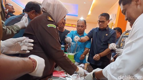 Polresta Mataram kembalikan barang bukti pengungkapan hasil tindak pidana pencurian ke pemilik dan memusnahkan sabu seharga Rp 300 juta, Selasa (24/6/2025)