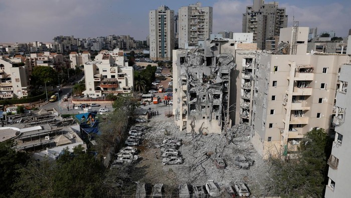 Serangan rudal Iran menghantam kawasan permukiman Beer Sheva, Israel. Konflik Israel–Iran terus memanas dan menimbulkan korban sipil.