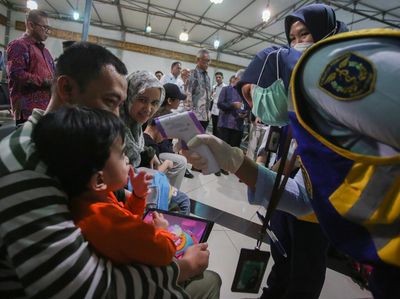 Potret WNI Tiba di Tanah Air Usai Dievakuasi dari Konflik Iran