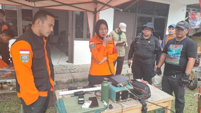 Proses pencarian kakek usia 60 tahun yang hilang di Gunung Salak Bogor. (Dok. ist)