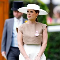 Royal Ascot selalu menjadi ajang unjuk gaya para bangsawan dan tamu undangan eksklusif. Gaya berbusana sangat diperhatikan, sehingga ketika ada yang melanggar aturan ‘dress code’ jadi terlihat. Dan Putri Inggris satu ini yang justru melanggar aturan tersebut. Foto: Getty Images/Max Mumby/Indigo