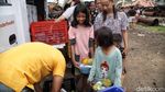 Ratusan Warga Muara Baru Rela Antre Demi Makanan Gratis