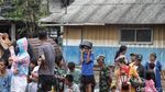 Ratusan Warga Muara Baru Rela Antre Demi Makanan Gratis