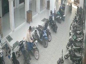 Ditinggal Salat, Pelaku Curanmor Bobol Motor Jemaah Masjid di Sampang