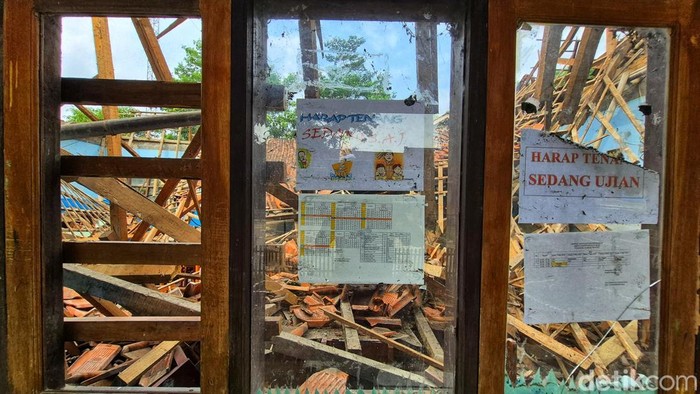 Ruang Kelas SMPN 4 Simpenan yang Ambruk