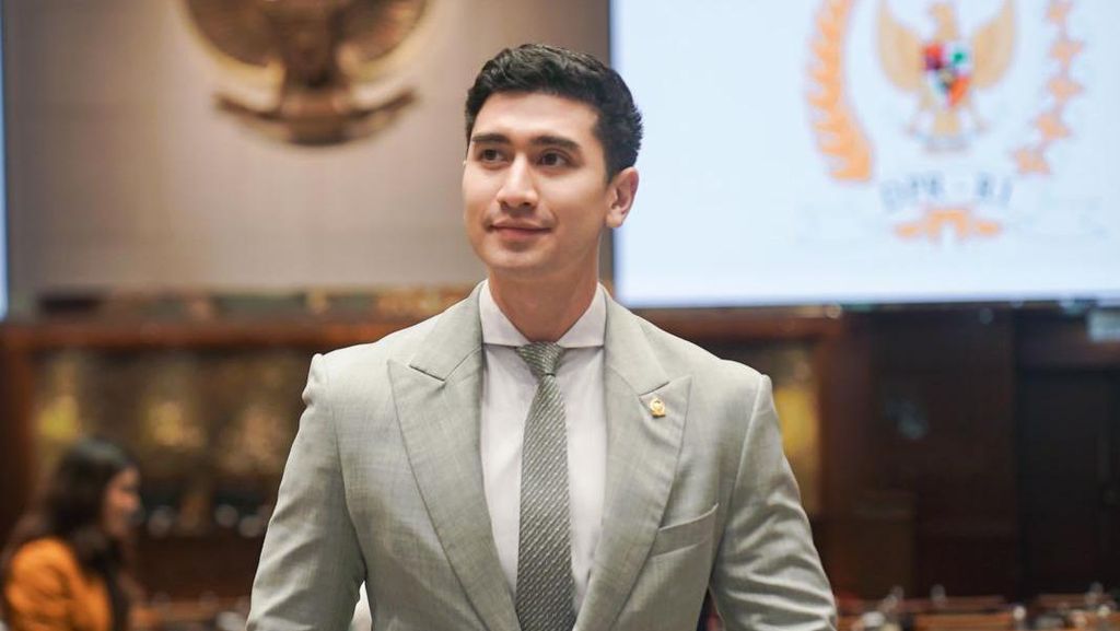 Verrell Bramasta Pantang Leha-leha 7 Bulan Duduk di Kursi DPR