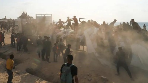 Palestinians gather to receive aid supplies in Beit Lahia, in the northern Gaza Strip, June 23, 2025. (Reuters)